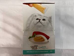 lot 322 image: Purina Cat Treats- Tuna in Demi Glaze