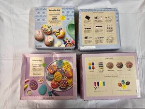 lot 353 image: 4 Easter Decorting Kits