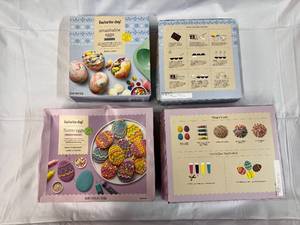 lot 354 image: 4 Easter Decorting Kits