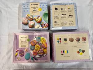 lot 355 image: 4 Easter Decorting Kits