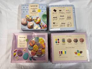 lot 356 image: 4 Easter Decorting Kits