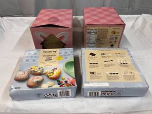 lot 360 image: 4 Easter Decorting Kits
