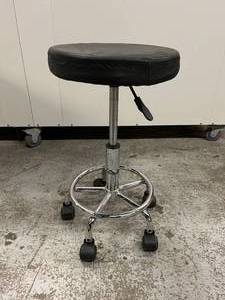 lot 29 image: Stainless Steel Height Adjustable Salon Tattoo Dental Stool Chair - Great Condition