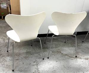 lot 30 image: WOW Lot of 2 Mid Century Danish Modern&nbspArne Jacobsen for Fritz Hansen Labeled On Bottom Year 1994 Made In Denmark&nbspSeries 7 Chrome Leg Chair - White - Seats Have Wear - Back Has Scuffing Near Top - Fabulous None The Less
