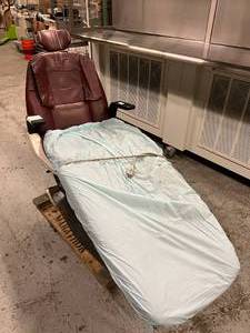 lot 72 image: Healthco International Class 1 Type B Celebrity Dental Chair - Makes An Amazing Ink Or Spa Bed - In Great Working Condition - Needs Reupholstering