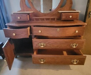 Oak dresser with mirror