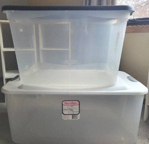 Plastic storage containers