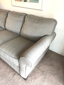 78 Thornton 5535 Collection by Flexsteel Gray Stationary Upholstered Sofa in Excellent Condition ($1,800 Original Purchase Price) (Reserve Lowered to $100) Bring Help to Remove