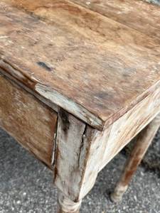 Vintage End Table (Missing Knob) (29 T x 21.5 W x 16.5 D)
