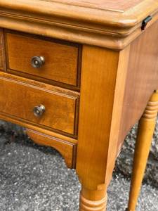 Vintage Singer Sewing Maching Table (32 T x 17.25 D x 27.25 W)