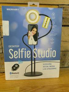 lot 82 image: Merkury Desktop Selfie Studio Vlogging Ring Light Phone Holder with Remote