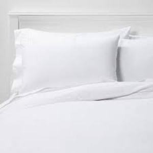 lot 141 image: Easy-Care Duvet Cover & Sham Set - Room Essentials-White-King-Slight mark on Part