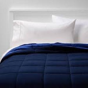 lot 143 image: Reversible Microfiber Solid Comforter - Room Essentials-FullQueen-NavyBlue-Mark on Part