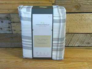 lot 164 image: 400 Thread Count Printed Performance Sheet Set - Threshold - FULL SIZE - Plaid Twill Gray