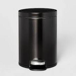 lot 192 image: 5L Round Step Trash Can - Brightroom-Black-Some Scratches