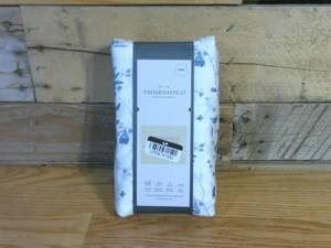 lot 255 image: 400 Thread Count Performance Printed Pillowcase Set - Threshold - King - WhiteBlue Floral