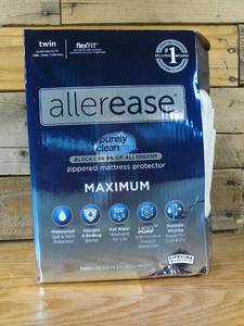 lot 284 image: Maximum Mattress Protector White - AllerEase-Twin
