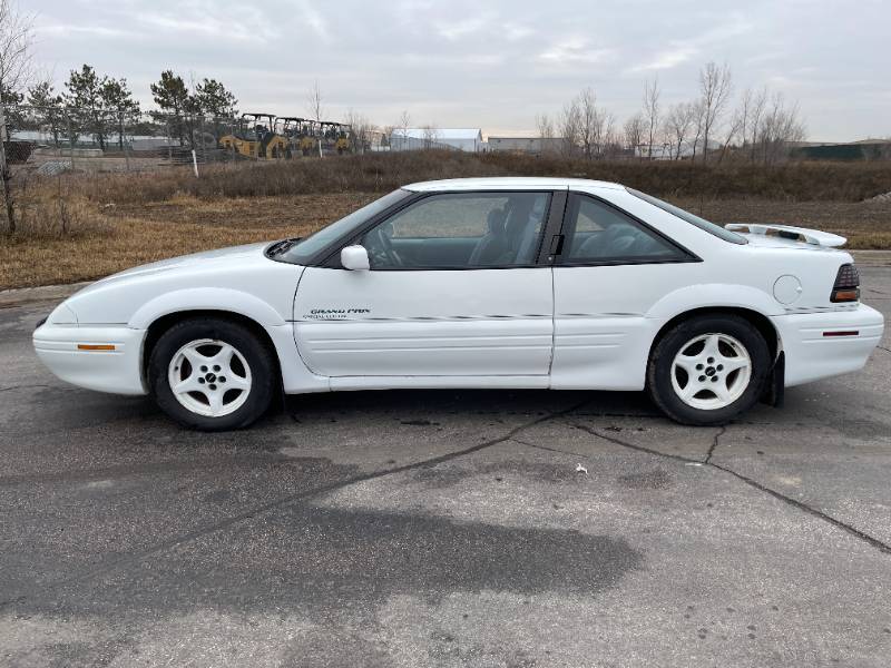lot 26 image: 1995 Pontiac Grand Prix SE