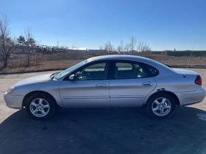 lot 17 image: 2003 Ford Taurus SES
