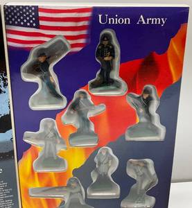 lot 1 image: Vintage Blue-Box Elite Command Collectors Series Diecast Soldiers The American Civil War