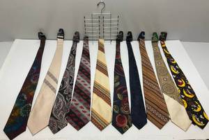 lot 19 image: Vintage Mens Ties Including Warner Brothers (NEW)