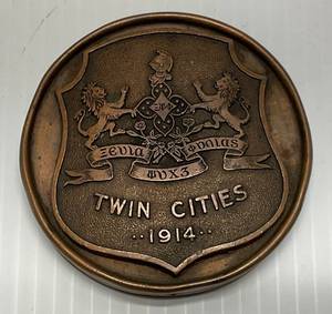 lot 55 image: 1914 Twin Cities Xi Psi Phi International Dental Fraternity Copper Tin 3 12 x 1 Heavy 10.2 Oz.