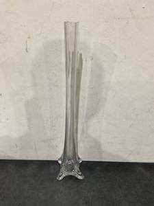 lot 290 image: LOT OF 2 16 Eiffel Tower Glass Bud Vase