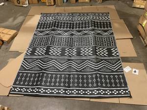lot 167 image: Black and White Reversable Area Rug 8x10