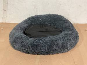 lot 474 image: Grey Fur Pet Bed 33x28