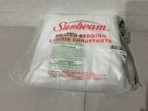 lot 526 image: White Sunbeam Heated Bedding Blanket