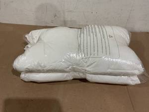 lot 423 image: LOT OF 4 White Pillows