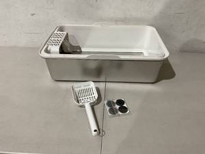 lot 548 image: Stainless Steel Cat Litter Box