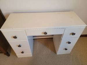 lot 82 image: Classic White French Provincial Writing Desk