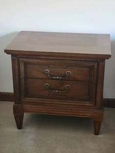 lot 68A image: Classic Vintage Dixie 2-Drawer Bedside Table