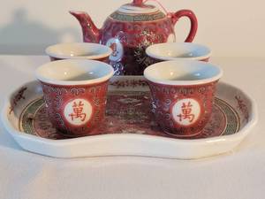 lot 31 image: Enchanting Vintage Chinese Handpainted Tea Set (5)