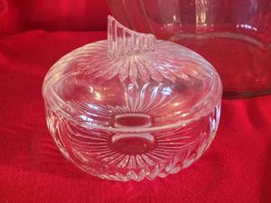 lot 131 image: Sparkling Vintage Fine Cut Glass Collection (4)
