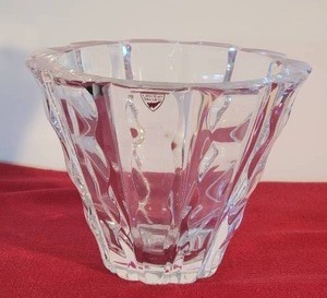lot 27 image: Orrefors Dazzling Fine Crystal Ribbed Bowl
