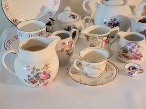 lot 123 image: Delightful Vintage  Antique Floral Painted Cup & Saucer Collection (15)