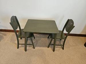 lot 85 image: Charming Childs Tea Table & Chairs