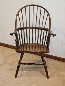 lot 33 image: Antique Windsor Armchair