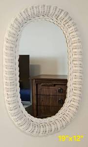 lot 92 image: White Wicker Accent Mirror