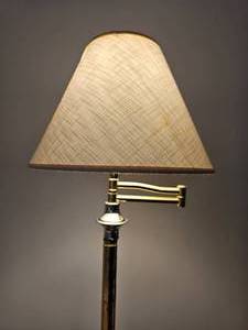lot 93 image: Traditional Brass Swing-Arm Floor Lamp