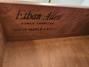 lot 96 image: Contemporary Ethan Allen Robust Oak Nightstands