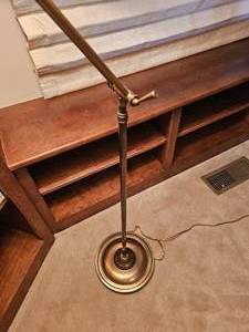 lot 56 image: Traditional Brass Floor Lamp
