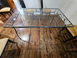 lot 17 image: Floral Steel Frame Kitchenette Table