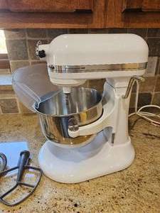 lot 18 image: KitchenAid Standing Mixer