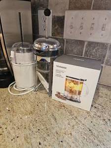 lot 46 image: Kitchen Coffee & Tea Bundle