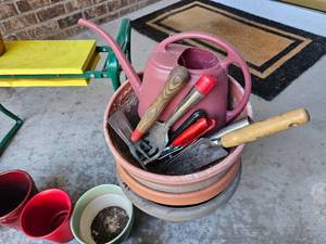 lot 117 image: Garden Pot Bundle