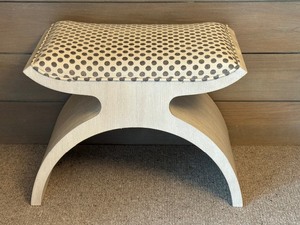 lot 13 image: Bernhardt East Hampton Bench