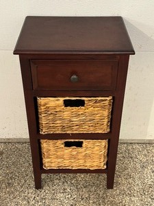 lot 26 image: Petite Storage Stand